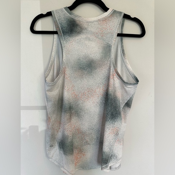 Lululemon High Neck Run and Train Tank spray paint sz 8
A215 - Picture 4 of 7